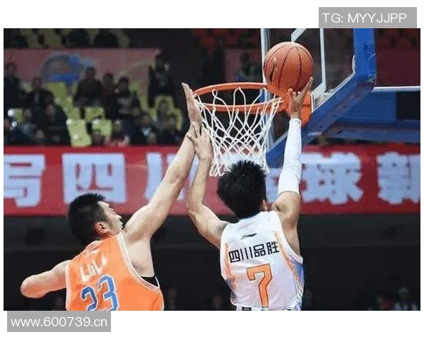 重庆篮球队阵地战解析:战术布局与球员配合的深度剖析 重庆篮球队阵地战解析:战术布局与球员配合的深度剖析